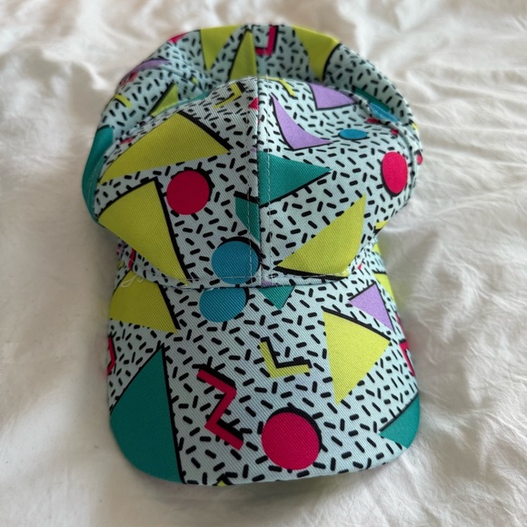 None Accessories - Colorful 80s Style Geometric Pattern Cap